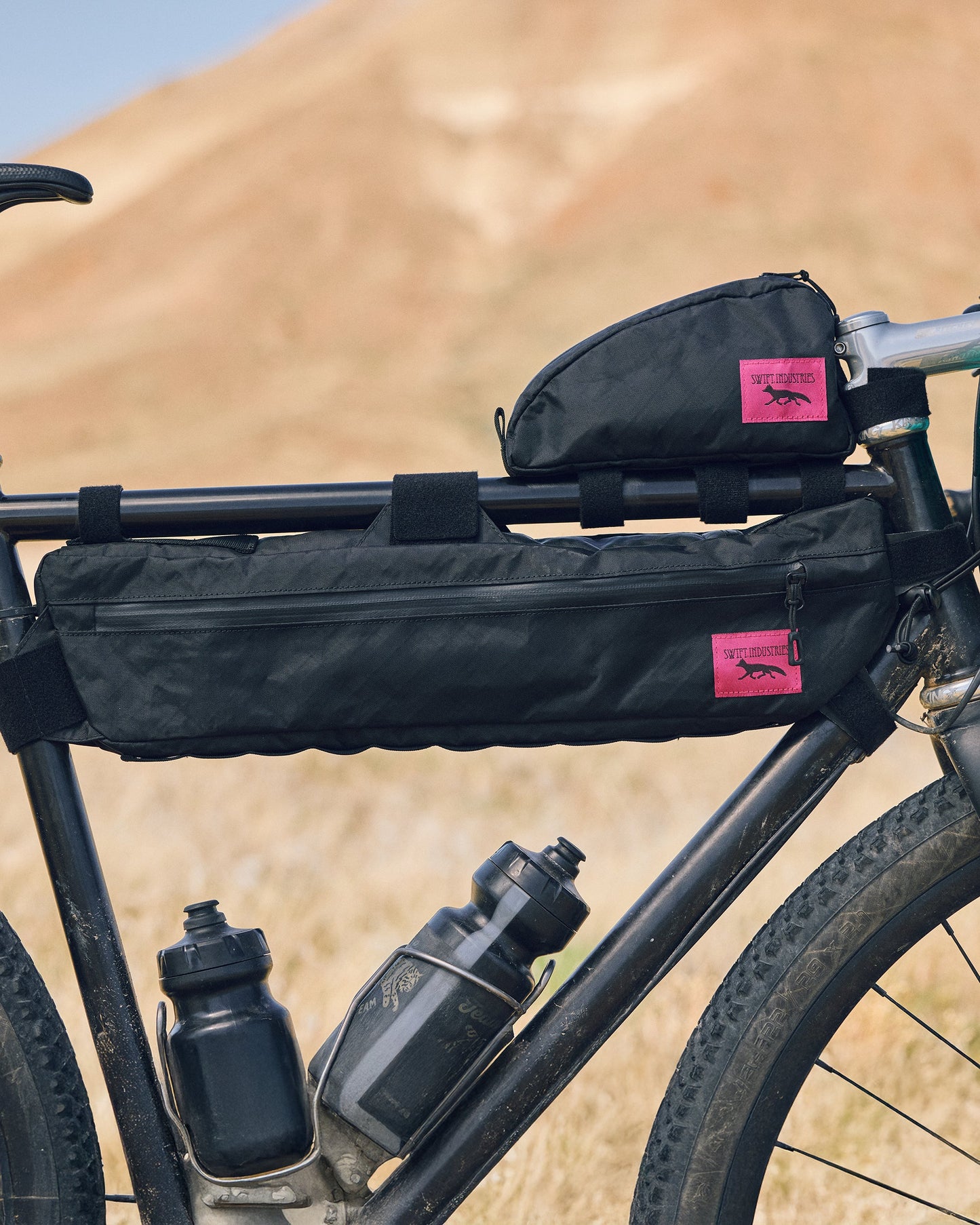 Swift Industries Hold Fast Half Frame Bag 4 Liter - Black